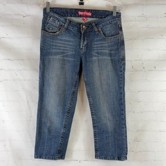 FreeStyle Revolution Elvis Capri Jeans Low Rise Blue Distressed Wash 7 Juniors - Picture 1 of 5